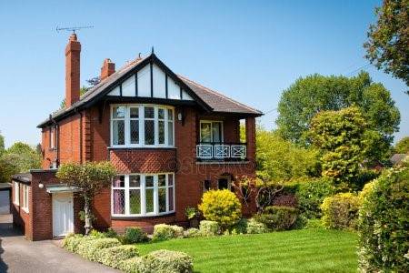 Integrating Smart Heating with Solar Panels: A Guide for UK Homeowners